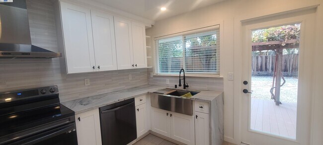 Building Photo - 1137 Hibiscus Way