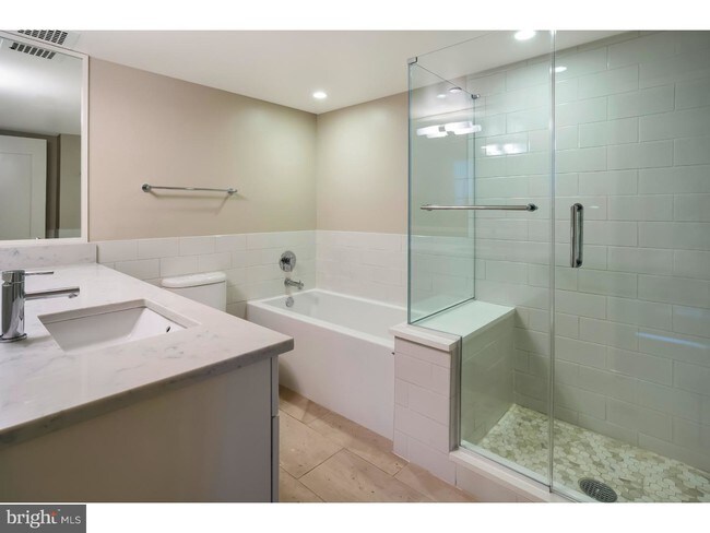 Foto del edificio - 2200 Benjamin Franklin Pkwy