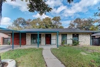 Building Photo - 202 Prairie Dell Ave