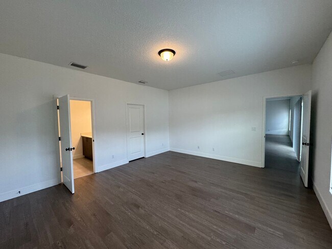 Foto del edificio - BEAUTIFUL 4 BD/2 BA Home in Palm Bay! Great Location!