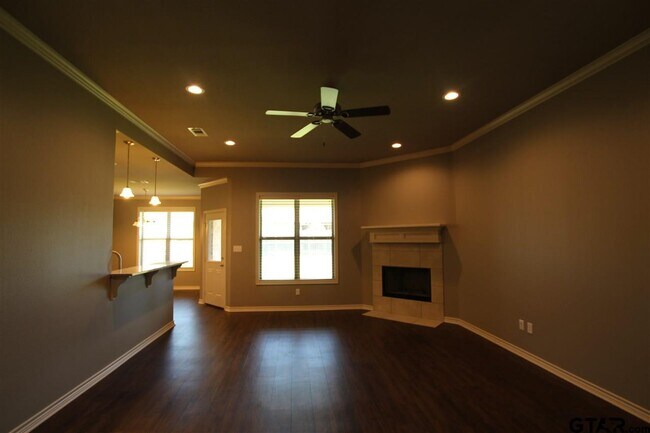 Foto del edificio - 2532 Meadowglen Ct