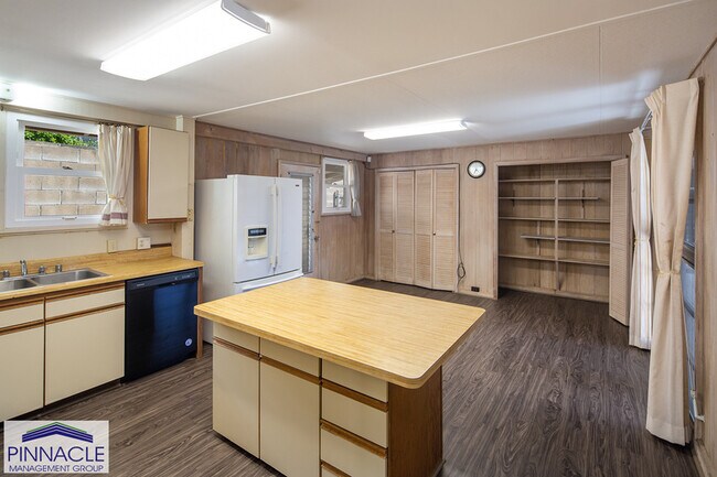 Building Photo - 5362 Kilauea Ave