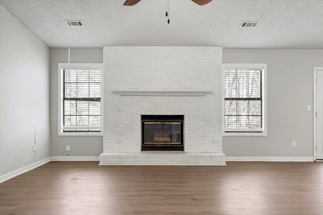 Foto del edificio - 3 Bed • 2 Bath • Valley View School District