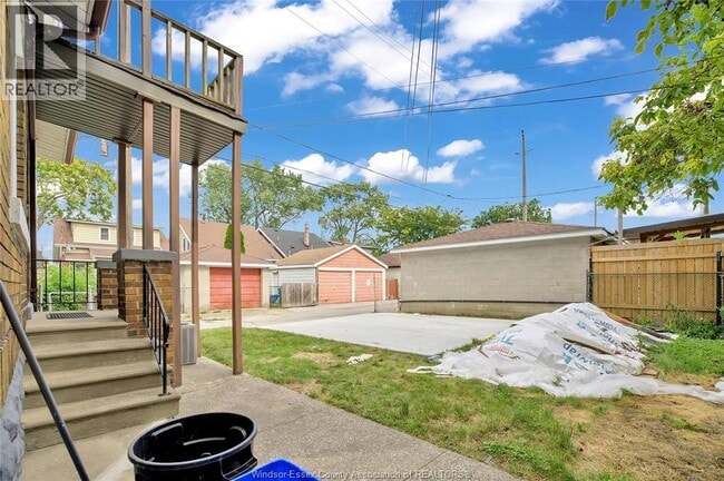 Building Photo - 747 Niagara St