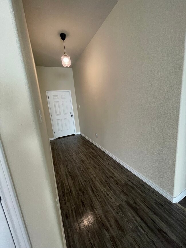 Building Photo - 6601 Catherine Dr