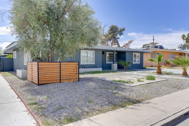 Building Photo - VINTAGE SINGLE STORY 4 BEDROOM HOME IN 89104