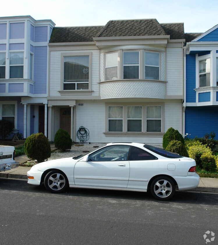 Building Photo - 654 Abbot Ave