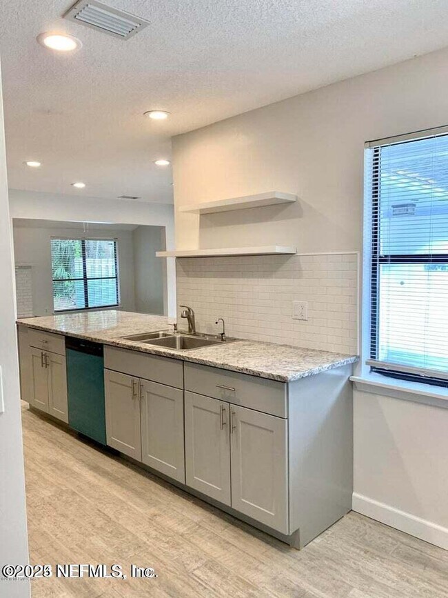 Foto del edificio - 101 Cordova Reina Ct