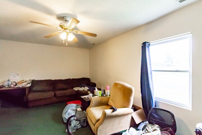 Building Photo - PRELEASING for AUGUST! Close to Campus