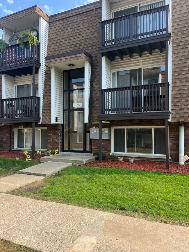 Building Photo - 10620 Brooks Ln