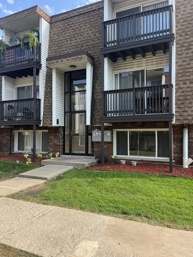 Building Photo - 10620 Brooks Ln
