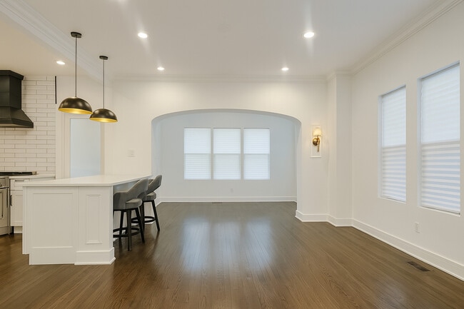 Building Photo - 7937 S Crandon Ave