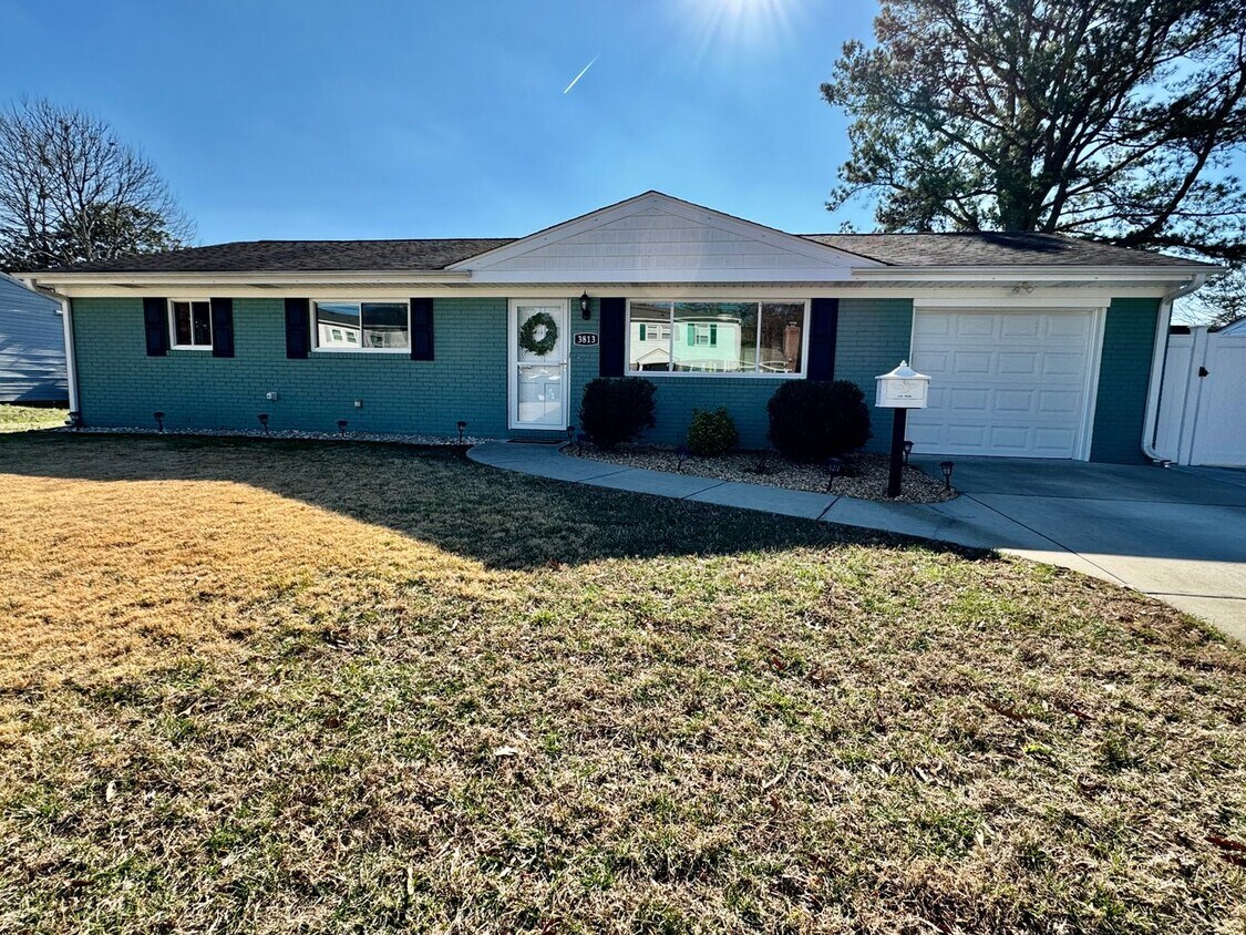 Foto principal - READY 08-26-25!! 3-Bedroom Ranch W/Fenced ...