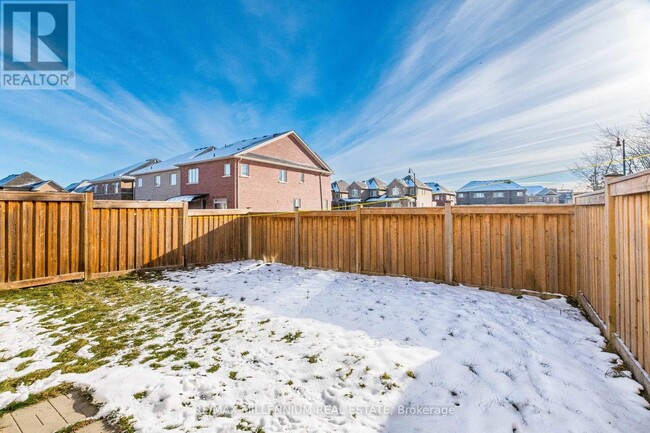 Building Photo - 11 Spokanne St