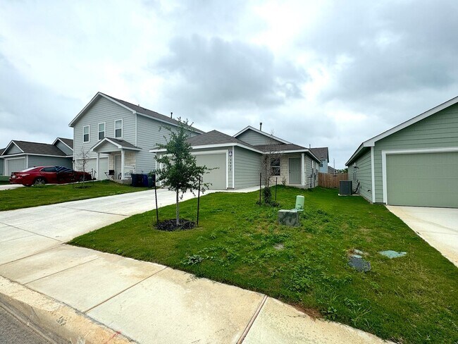 Photo - Ready For Move In- New One Story 3/2 - Mod... House