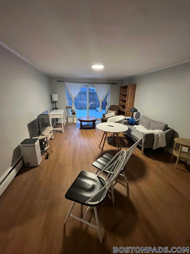 Foto del edificio - 110 Babcock St