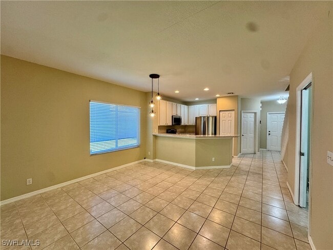 Building Photo - 8151 Pacific Beach Dr