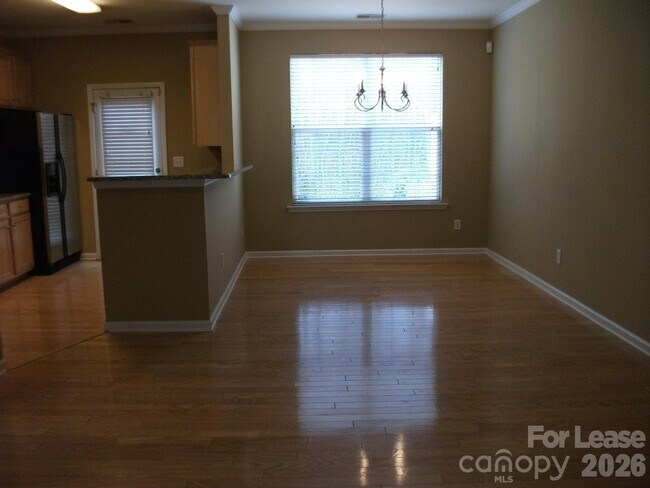 Building Photo - 1510 Royal Auburn Ave