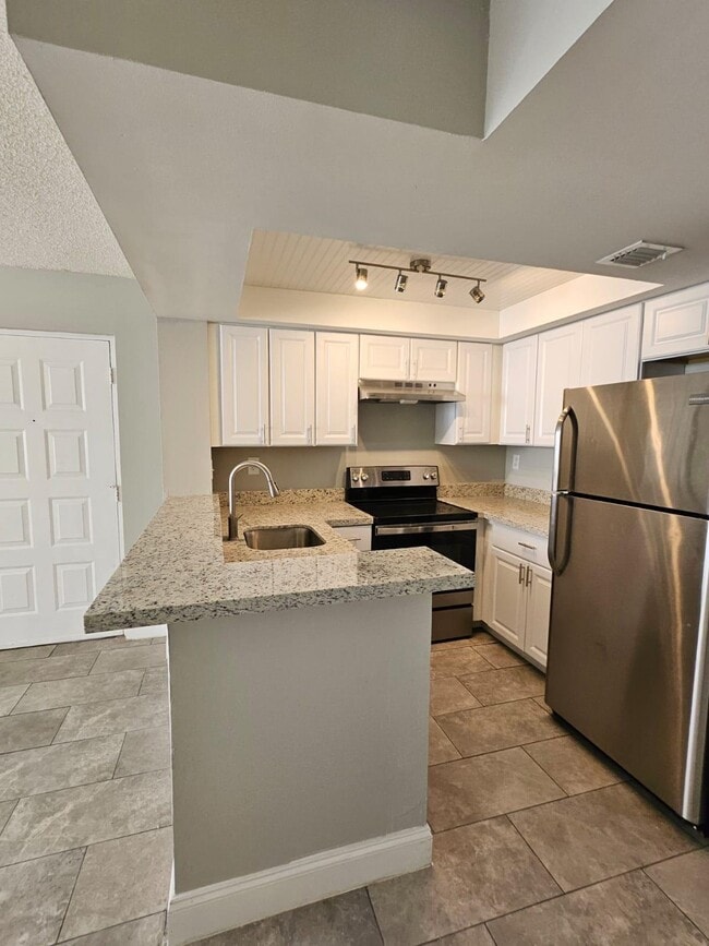 Building Photo - 700 Executive Center Dr