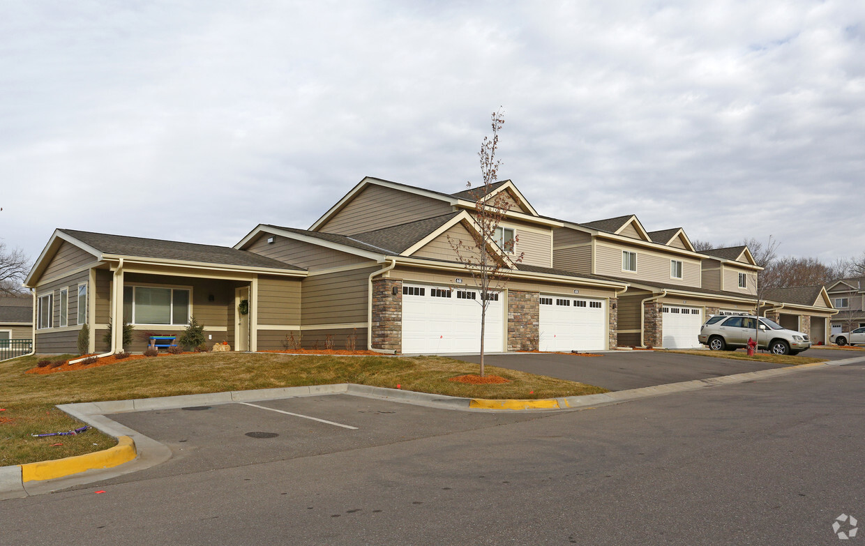 Building Photo - Creek’s Run Townhomes Phase II