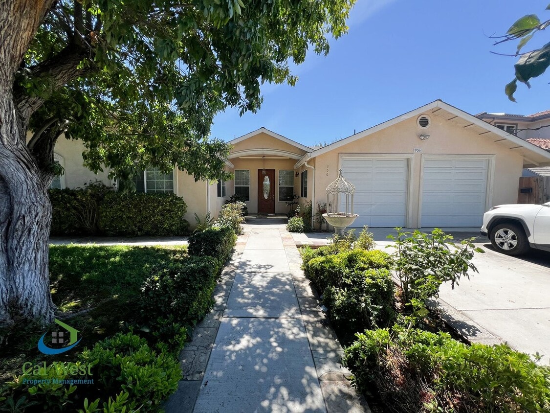 Primary Photo - $5500 - Spacious 5 Beds 4 baths with large...