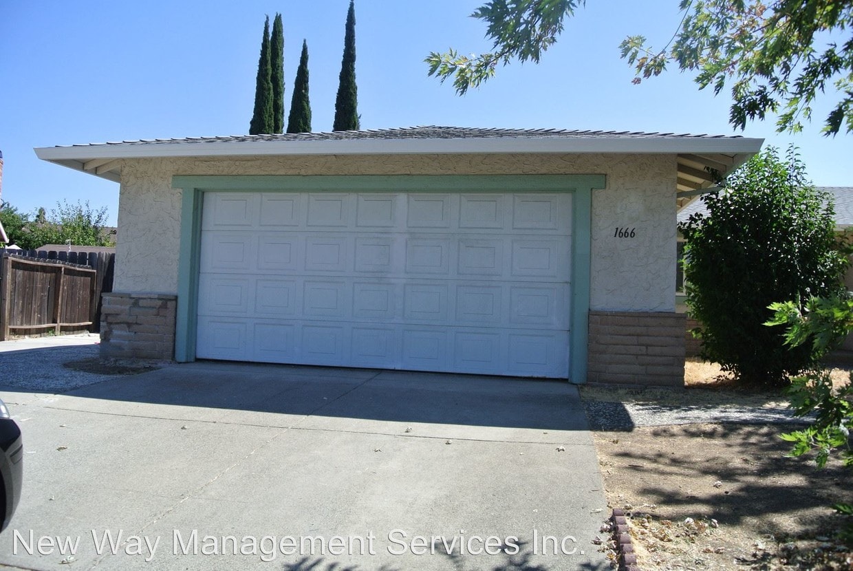 Primary Photo - 3 br, 2 bath House - 1666 Woodland Dr