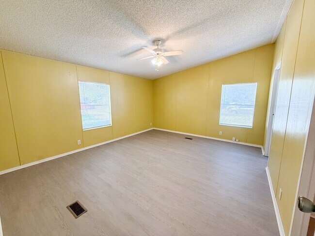 Foto del edificio - 4506 Legend Falls