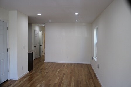 Building Photo - 206 Woodward St
