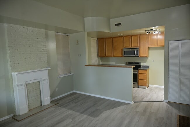 Building Photo - 805 Russell Blvd