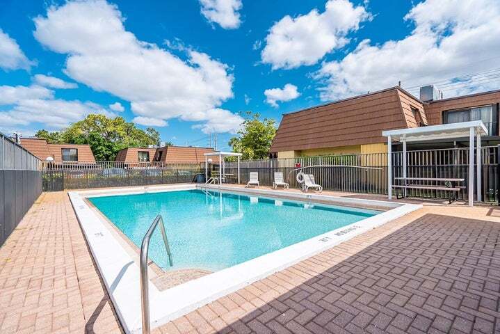 Foto del edificio - 4225 Turnberry Cir