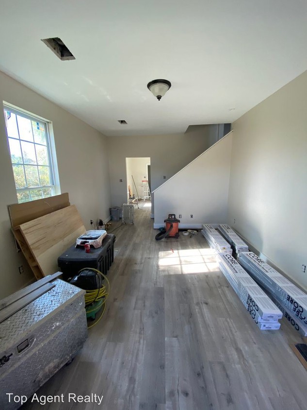 Building Photo - 3 br, 2 bath Apartment - 2524 Port