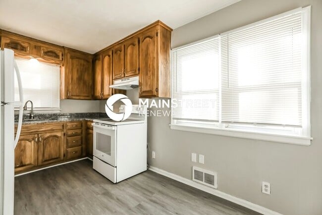 Building Photo - 3 Bedroom Pet-Friendly Home in Kansas City, MO with Main Street Renewal