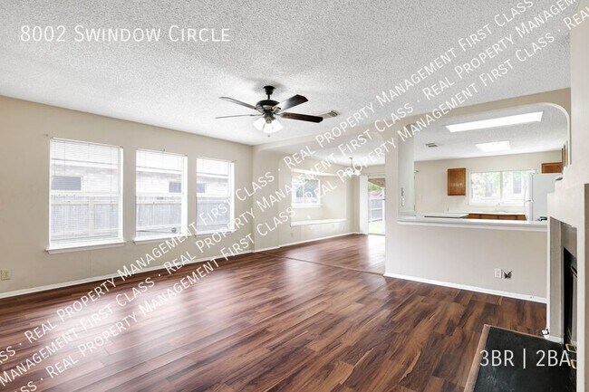 Foto del edificio - 8002 Swindow Cir