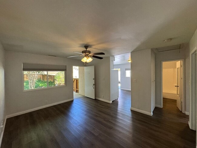 Building Photo - Vineyard Road