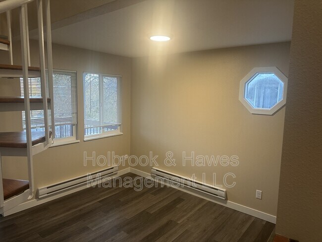 Building Photo - 4501 Boardwalk Dr