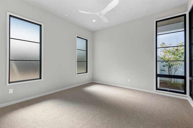 Foto del edificio - 6802 Adeline Wy