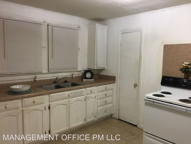 Building Photo - 2 br, 1 bath House - 420 S Oak Street