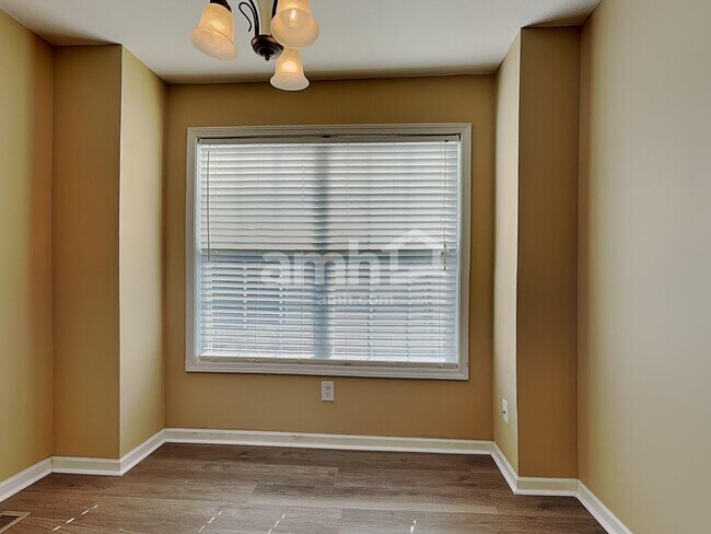 Foto del edificio - 2800 Summertime Ln
