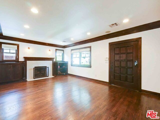 Building Photo - 342 N Irving Blvd