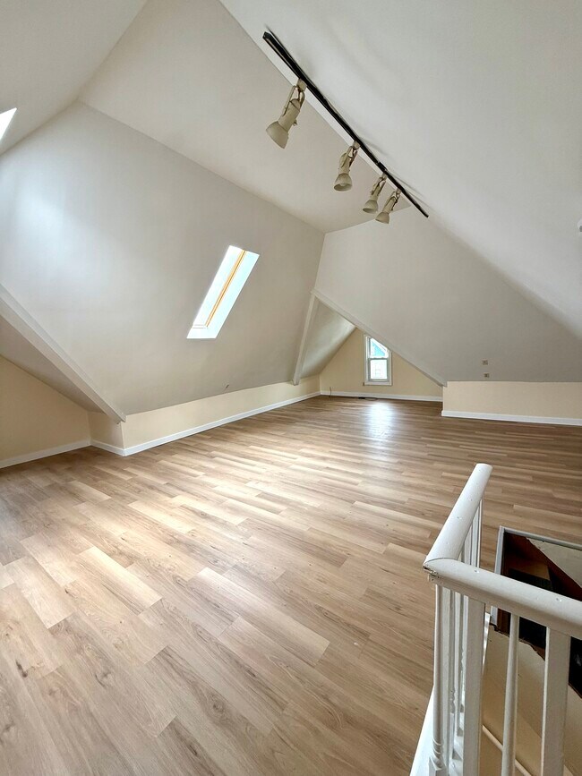 Huge upstairs living space - 1054 Vance Ave