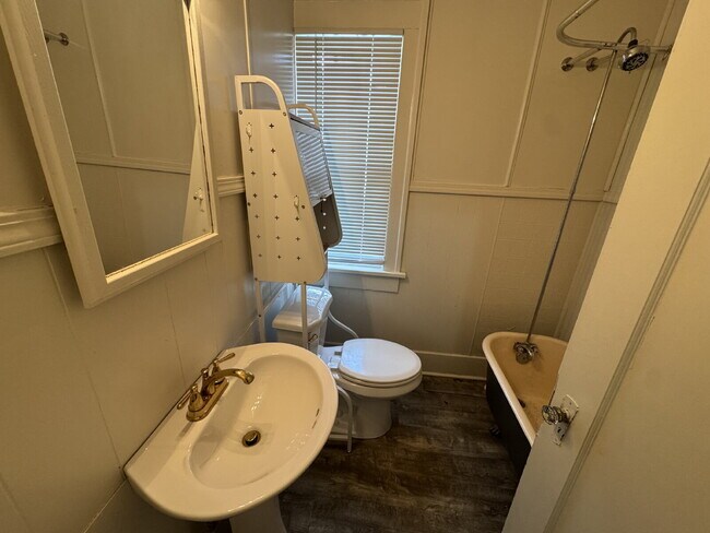 Foto del edificio - 422 S Glenn St