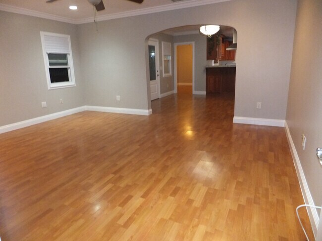 Foto del edificio - 3920 E 11th St