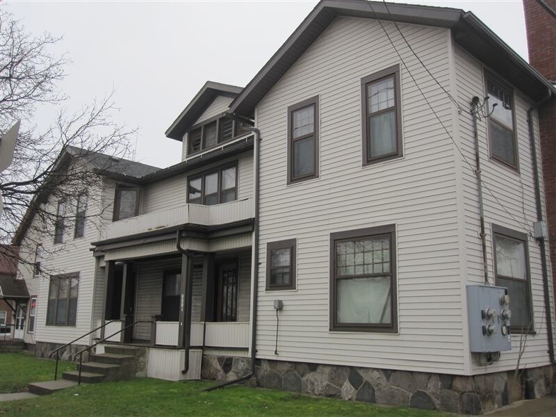 Primary Photo - 231 W Washington Ave