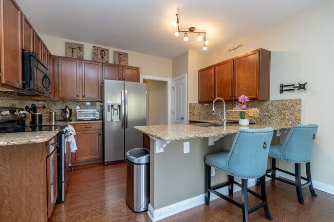 Building Photo - Spacious 3BR+ Fully Furnished House in Southwest Nashville (15-20 min from downtown)