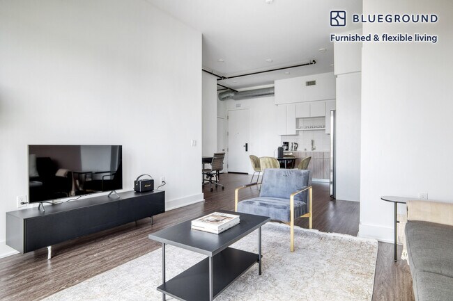 Building Photo - 4210 Del Rey Ave