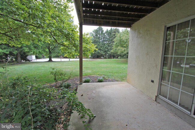Building Photo - 185 Valley Stream Cir