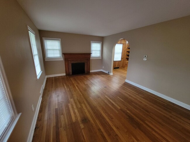 Building Photo - 3600 Grand Ave 3BR/1.5BA (Middletown)