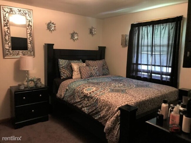 Foto del edificio - 2 br, 1 bath Townhome - 216 Rose Ave