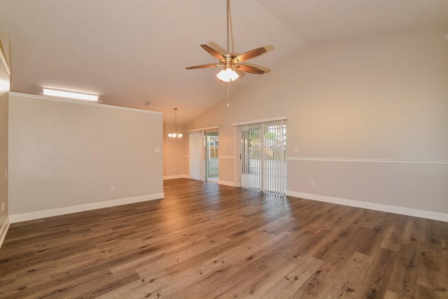 Building Photo - 935 Brightview Dr