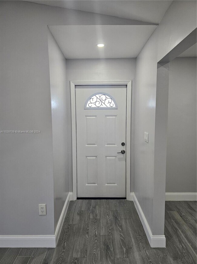 Foto del edificio - 455 NE 210th Cir Terrace